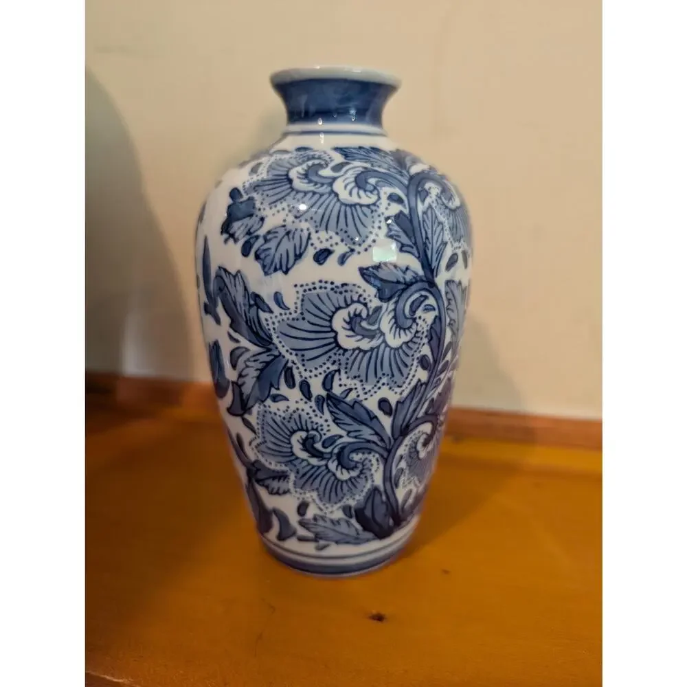 Vintage Blue White Chinese Porcelain Vase Hand Painted Floral Scroll 6